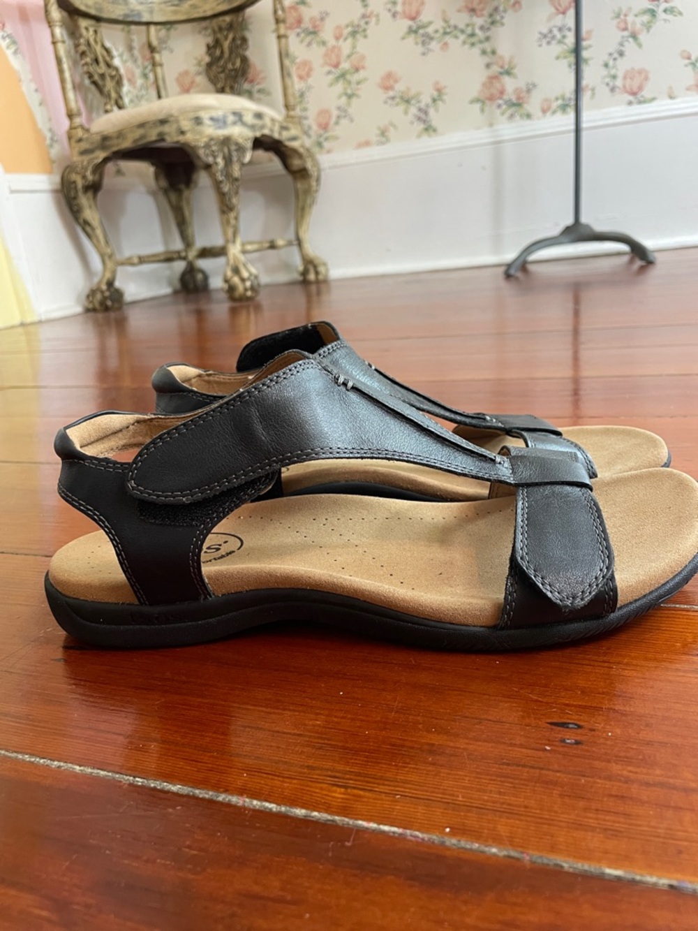 Taos The Show Sandals Black Leather Low T Strap Arch Support Women’s 10 🧡🎀 - Picture 5 of 9